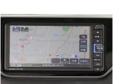 ナビ付きですので初めての場所や遠出に大活躍!Bluetoothでお使いのスマートフォンやミュージックプレイヤー接続することで音楽の再生もできます!!またフルセグ(ワンセグ)でのテレビの視聴も可能!