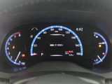 とっても見やすいメーターです。夜間時はラグジュアリーな気分にさせてくれる照明が魅力ですので、夜のドライブも楽しみになりますよ♪