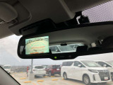バックモニターはミラー内に表示されるタイプです。