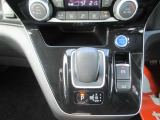 操作性の良いインパネシフトスイッチ&オートホールドスイッチ