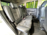 後部座席も気になるようなキズ・汚れやへたり等、大きなダメージはなく、良好な状態です。