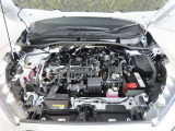 車にとって、とても大切な部分のエンジンルーム。綺麗に清掃済みで安心です。