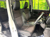 運転席シート廻りは使用感も少なく、良好な状態となっています。丁寧に使われていたことがよくわかりますね。