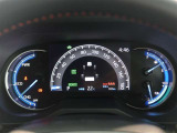 とっても見やすいメーターです。夜間時はラグジュアリーな気分にさせてくれる照明が魅力ですので、夜のドライブも楽しみになりますよ♪