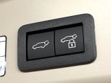 【パワーバックドア】スマートキーや運転席のボタンを押すだけでリアゲートが自動で開閉します!荷物を持っている時や、高い位置にあるバックドアを閉める際に便利な機能です♪