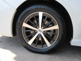 左前 16インチアルミホイール 走行性能が上がり、乗り心地を良くしてくれる大切なアイテムです!「*ホイールロックナットは展示用です」