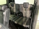 広々とした後部座席です♪気になるキズや汚れなどなく良好な状態です。