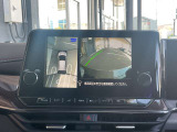 『アラウンドビューモニター』は、空から見下ろすような視点で、スムースな駐車と安全確認をサポートします。