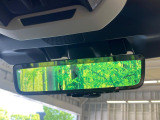 【スマートリヤビューミラー】後席の大きな荷物や同乗者で後方が確認しづらい時でも安心!カメラが撮影した車両後方の映像をルームミラー内に表示。クリアな視界で状況の確認が可能です!