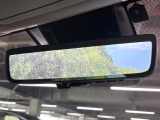 【デジタルインナーミラー】後席の大きな荷物や同乗者で後方が確認しづらい時でも安心!カメラが撮影した車両後方の映像をルームミラー内に表示。クリアな視界で状況の確認が可能です!