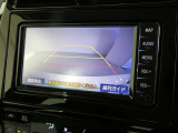 車庫入れや駐車で威力を発揮するのがバックモニター!ナビディスプレイに後ろの様子が映し出されるから安心です。