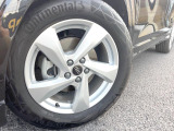 ●純正18インチアルミホイール:輸入車ならではの卓越した走りを支えるホイールと足回りです!日本車の走りに慣れている方にもぜひ体感して頂きたいほど、高いレベルでまとまっています!