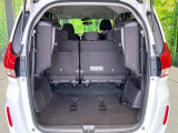普段のお買い物や通勤、送迎等に十分な荷室スペースを確保しております。セカンドシートを倒すと、大きな荷物の積載も可能です♪