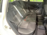 後部座席も気になるようなキズ・汚れやへたり等、大きなダメージはなく、良好な状態です。