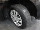 タイヤは ダンロップ 2022年製がついています。他にも見たいところ、知りたいことなどございましたらお気軽にお問い合わせくださいませ。専門スタッフが丁寧にお答えいたします。