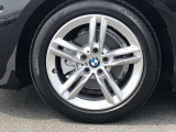 BMW純正17インチホイール。洗練されたデザインで、足元の個性を引き立てます。