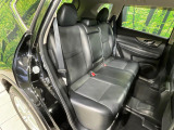 後部座席も気になるようなキズ・汚れやへたり等、大きなダメージはなく、良好な状態です。
