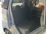 後部座席です。後席も大人の方でもゆったり乗れるスペースを確保♪足元も深くシートのクッションも柔らかくロングドライブの疲労を軽減してくれます♪