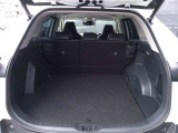 開口部の広いラゲージスペースは、ゴルフバックなどの荷物もラクラク積み込めます。