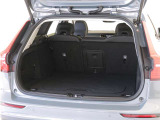 ラゲッジスペースはほぼスクエアに近い形状で、リアサスペンションの張り出しもありません。かさばる荷物でも気にせずに積み込めて、クラス最大級の積載能力を無駄にすることなく有効に活用できる空間です。