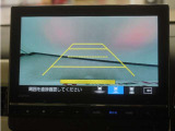 バックカメラ搭載です!車庫入れが苦手な人はもちろん、車両感覚に自信がある人にもお勧めです!見えない箇所が見えるようになるので、低い障害物や隠れてしまっている子供の存在等にも気付く事が出来ます。