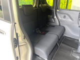 後部座席も気になるようなキズ・汚れやへたり等、大きなダメージはなく、良好な状態です。
