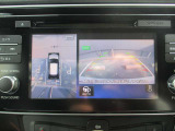 空から見下ろしているような視点で周囲を確認できるアラウンドビューモニター。駐車時とても便利♪