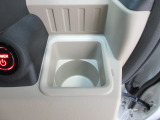 運転席側の手の届きやすい位置にドリンクホルダーが付いています。