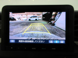 バックカメラの画像です。ガイドラインがスムースな車庫入れをサポートいたします。車庫入れの安心感がアップしますね。