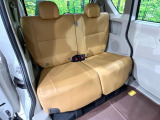 後部座席も気になるようなキズ・汚れやへたり等、大きなダメージはなく、良好な状態です。