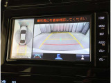 パノラミックビューモニター付きです。車両を上から見たような映像をディスプレイオーディオ画面に表示。運転席からの目視だけでは見にくい、車両周辺の状況をリアルタイムでしっかり確認できます。