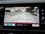 バックカメラの画像です。ガイドラインがスムースな車庫入れをサポートいたします。車庫入れの安心感がアップしますね。