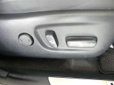 運転席パワーシート搭載。微妙な調整が手軽にでき、ピッタリのポジションで運転することが可能です。