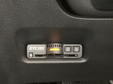 ハンドルの左下にETC2.0がついています。高速道路の料金所の通過も楽々です。 カードの取り出しもしやすい場所についています。