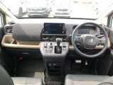 【インパネ全体】手が届きやすく、どなたでも運転しやすいです。シンプルで使いやすい設計になっています!