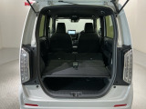 リアシートを倒すと、ラゲッジスペースを広くお使いいただけます!