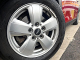 ●純正アルミホイール:輸入車ならではの卓越した走りを支えるホイールと足回りです!日本車の走りに慣れている方にもぜひ体感して頂きたい程高いレベルでまとまっています!