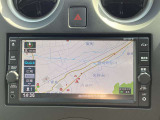 ディラーオプションの純正メモリーナビ フルセグTV(MJ118D-W)が装着されています。