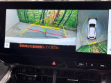 【パノラミックビューモニター】専用のカメラにより、上から見下ろしたような視点で360度クルマの周囲を確認することができます☆死角部分も確認しやすく、狭い場所での切り返しや駐車もスムーズに行えます。