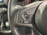 ステアリングにオーディオ操作スイッチが付いています。オーディオ画面に直接タッチしなくても操作が出来ますので、運転に集中できます。