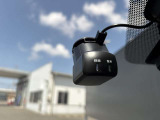 ドライブレコーダー☆いくら安全運転をしていても、事故に巻き込まれることもあります。万が一のときに証拠として使えるドライブレコーダー純正オプションで4万円ほどかかるものが付いています!