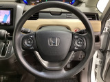 ハンドルにHondaセンシング系のクルーズコントロールやレーンキープアシストなどのスイッチが装備されています。ハンドルから手を離さず安全に操作できます。