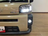 LEDヘッドライト&LEDフォグランプを装備。白く明るい光で暗い道でも安心して運転出来ます!