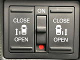 【両側パワースライドドア】スマートキーや運転席のスイッチで後席両側スライドドアの開閉が可能♪電動だから力を入れてドアを開ける必要が無く、小さなお子様でも簡単に開け閉めでき快適です♪