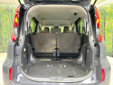 普段のお買い物や通勤、送迎等に十分な荷室スペースを確保しております。セカンドシートを倒すと、大きな荷物の積載も可能です♪