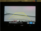 バックカメラ搭載です!車庫入れが苦手な人はもちろん、車両感覚に自信がある人にもお勧めです!見えない箇所が見えるようになるので、低い障害物や隠れてしまっている子供の存在等にも気付く事が出来ます。