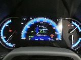 とっても見やすいメーターです。夜間時はラグジュアリーな気分にさせてくれる照明が魅力ですので、夜のドライブも楽しみになりますよ♪