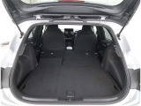 【トランクルーム】荷室の広さも十分です!シートアレンジでシートを畳めば長い荷物だって積めますね。シートアレンジの操作方法など、お気軽にご相談下さい。