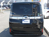 バックカメラが付いているので後方確認が非常にしやすいです。今や運転初心者も熟練者も必須装備!ついていて損はないですね♪
