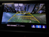 バックカメラの画像です。ガイドラインがスムースな車庫入れをサポートいたします!車庫入れの安心感がアップしますね☆